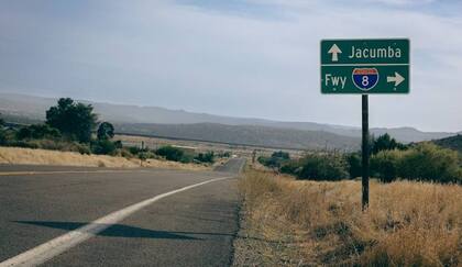 Jacumba cuenta con un paisaje desértico y montañas rocosas