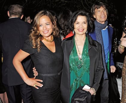 Jade, Bianca y
Mick juntos en un evento
en la Serpentine Gallery
de Londres, en septiembre
de 2013.