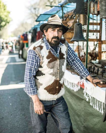 Jaime (52) Profesión: Herrero, reciclador de madera. Lo que más disfruta del folclore argentino: “El chamamé correntino”.