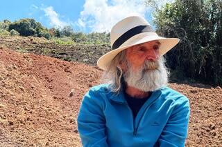 Dejó una multinacional para ser agricultor en una finca ecológica que vende chips de papa nativa colombiana