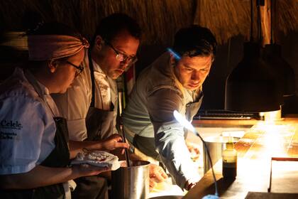Jaime Rodríguez Camacho junto al equipo de Cochinchina