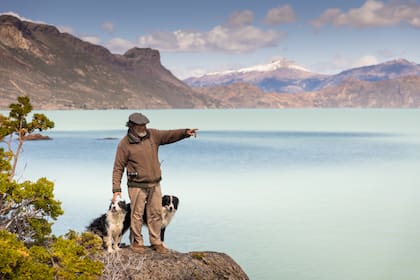 Jaime Smart y sus perros ovejeros en el San Martín