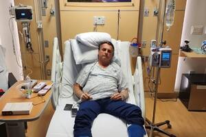 Bolsonaro compartió una foto suya en el hospital y explicó por qué lo internaron