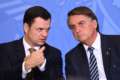 Jair Bolsonaro y el exministro de Justicia Anderson Torres, en 2022. (EVARISTO SA / AFP)