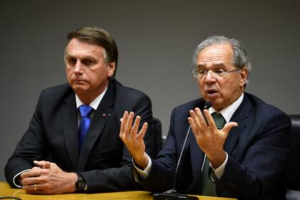 Jair Bolsonaro y Paulo Guedes durante la conferencia de prensa en Brasilia