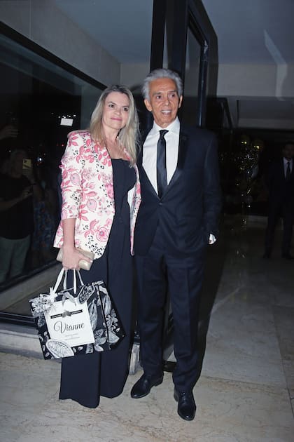 Jairo acudió con su novia, Laura Bonfante, que tenía muchas ganas de conocer a la diva.