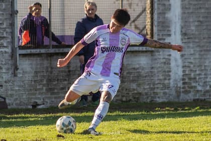 Jairo León con la camiseta de Sacachispas