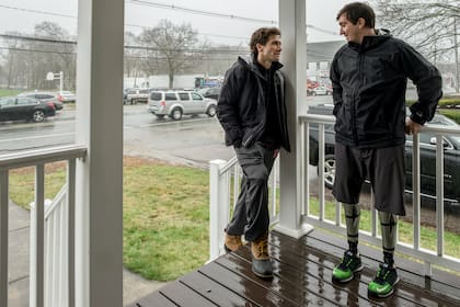 Jake Gyllenhaa junto a Jeff Bauman, a quien interpreta en el film