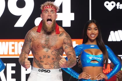 Jake Paul sería vencido por Saúl "Canelo" Álvarez pese a su ventaja en tamaño y peso en comparación con el mexicano (Archivo-AP Photo/Chris Pizzello, Archivo)