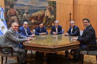 La administración libertaria volvió a convocar a gobernadores aliados ante una jornada clave