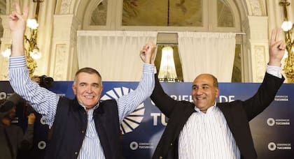 El candidato a gobernador Osvaldo Jaldo y el actual mandatario Juan Manzur, que renunció a su intención de ir como vice en las próximas elecciones