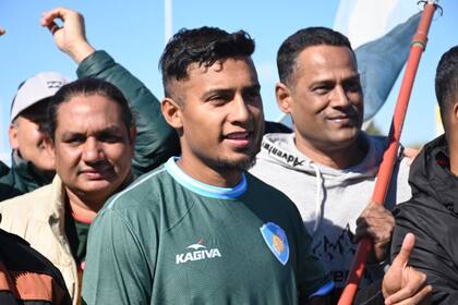Jamal Bhuyan fue capitán del equipo y convirtió de penal para Sol de Mayo de Viedma