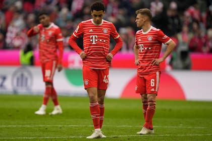 Jamal Musiala y sus compañeros no lo pueden creer: al finalizar el partido, Bayern Munich sintió que dejó ir una victoria que parecía segura.
