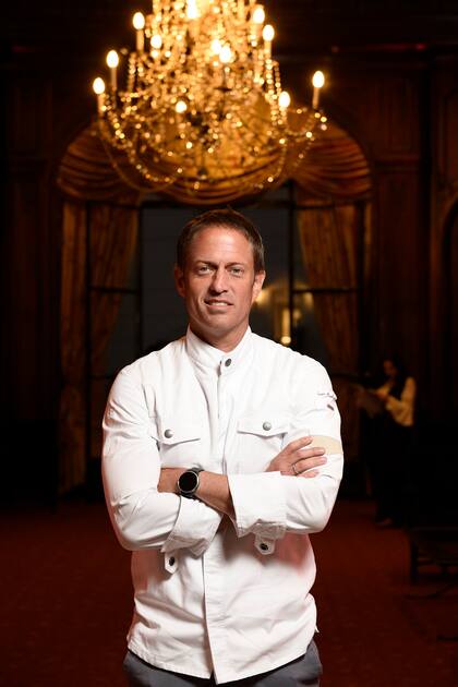 James Berckemeyer, chef de Cosme, en uno de los salones de la Mansion