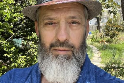 James Bernard Hendricks, 66 años, falleció mientras esparcía las cenizas de su padre en un parque nacional de Utah, EE.UU.