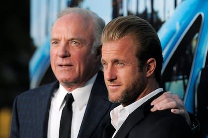James Caan junto a su hijo Scott en una avant premiere, en Los Ángeles
