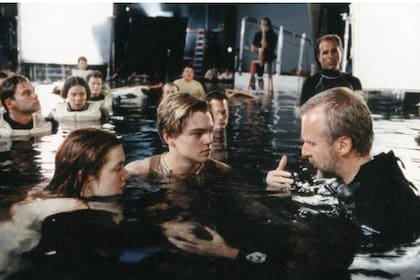 James Cameron junto a los protagonistas del famoso film