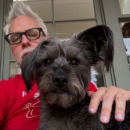 James Gunn celebró el Día Nacional del Perro Rescatado con una foto de Ozu. Foto: James Gunn, Instagram