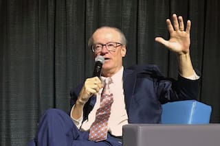 El biógrafo de Armstrong: "Renunció a la NASA porque no podía trabajar en paz"