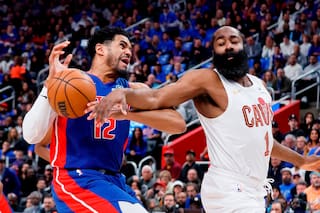James Harden anota 30 y Cavaliers remontan ante Pistons en prórroga para tomar ventaja de 3-2