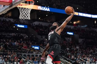 Escándalo en la NBA. No convalidan un doble de Harden y Houston pierde 135-133