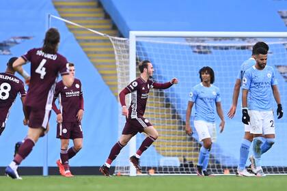 James Maddison, de Leicester, a la cabeza de los festejos contra el Manchester City