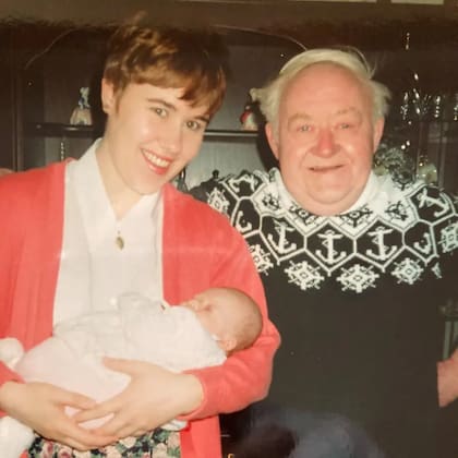 James Runcie con unos miembros de su familia, poco antes de su muerte en 1995