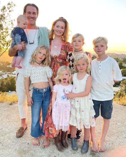 James van der Beek junto a su esposa y sus seis hijos