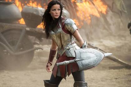 Jamie Alexander como Sif