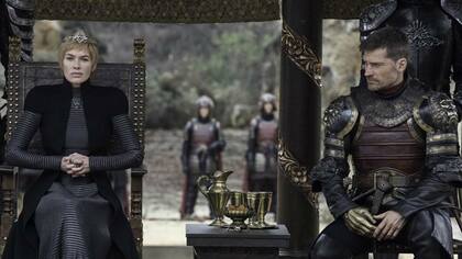 Jamie mira con desconfianza a Cersei