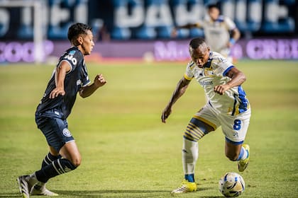 Jaminton Campaz fue, con poco, el más atrevido de Rosario Central durante el primer tiempo, mientras que en el complemento fue el único jugador que se animó a inquietar las manos de Bolcato.