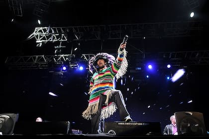 Jamiroquai llega con un show masivo al aire libre y con un repertorio que combina clásicos de su discografía con material nuevo