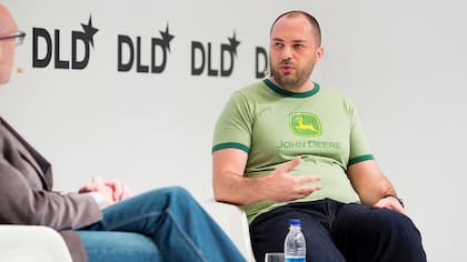 Jan Koum, cofundador de WhatsApp, durante la conferencia DLD en Munich, tras confirmar la remoción del abono anual de 1 dólar