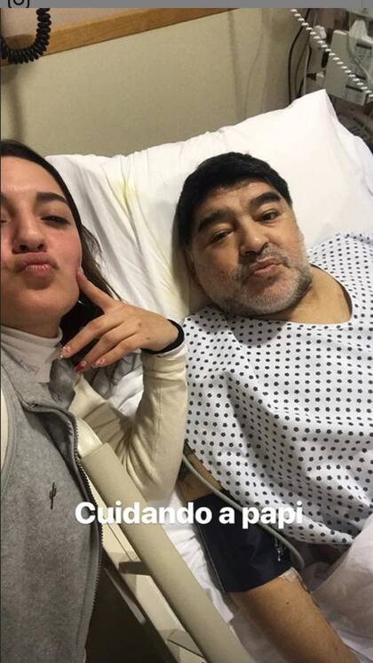 Jana Maradona se encargó de cuidar a su papá tras la cirugía