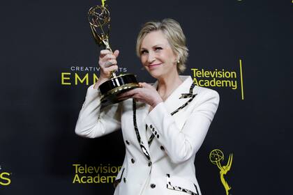 Jane Lynch se llevó al Emmy a la mejor actriz invitada en una comedia por The Marvelous Mrs. Maisel