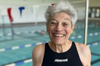 La nadadora de 95 años que batió decenas de récords y sigue sumando más