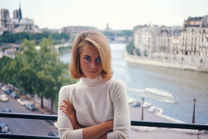 Jane Fonda deja Hollywood para irse a Francia.