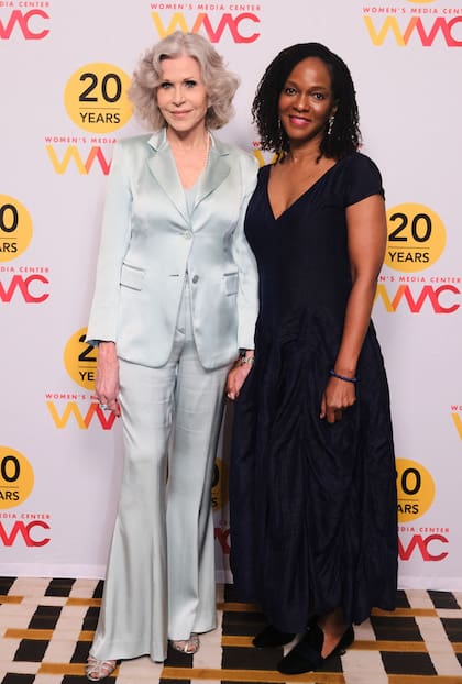 Jane Fonda, en tanto, posó junto a la académica estadounidense especialista en raza, derecho, literatura y cultura afroamericana Imani Perry en la ceremonia de entrega de los Premios WMC 2025 para Mujeres en los Medios de Comunicación que se llevó a cabo en la ciudad de Nueva York