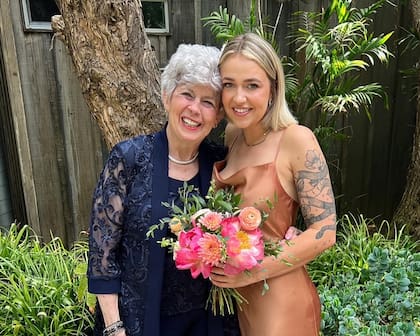 Jane Pitt junto a su nieta Sydney Pitt