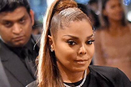 ¿Y la sonrisa? Tras permanecer un año y medio fuera de la mirada pública, Janet Jackson reapareció en Dubai