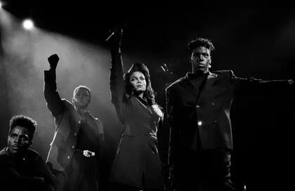 Janet Jackson es la única artista en la historia de las listas de Estados Unidos en tener cinco canciones en el primer lugar, todas del mismo álbum (Rhythm Nation, de1989)