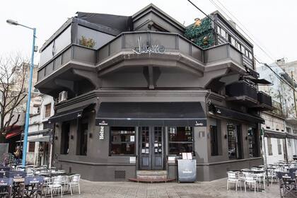 Janio, en una esquina clásica de Palermo