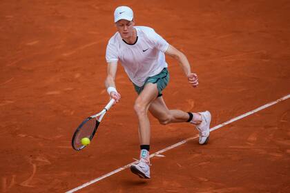 Jannik Sinner, con una lesión de cadera derecha, podría perderse Roland Garros