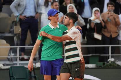 Jannik Sinner y Carlos Alcaraz jugaron un partido tremendo en Roland Garros; la final de Wimbledon vuelve a enfrentarlos