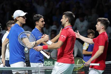 Jannik Sinner y Lorenzo Sonego derrotaron a Novak Djokovic y Momir Kecmanovic para llevar a Italia a la final de la Copa Davis