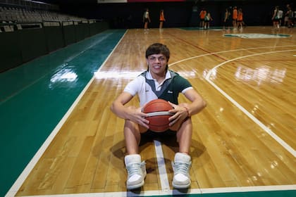 Jano Martínez llegó a Ferro en la temporada 2024-2025 y el entrenador Federico Fernández le dio la titularidad poco después