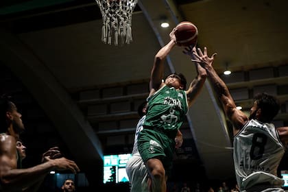 Jano Martínez se abre paso entre gigantes en un triunfo de Ferro en la Liga Nacional