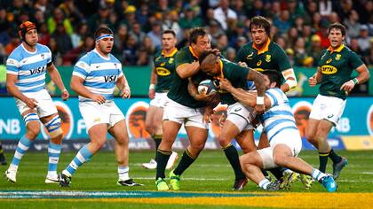 Jantjies, el apertura de los Sprinboks, en pleno ataque