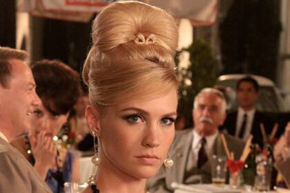 January Jones como Betty Draper