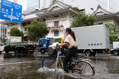 Japón: calles inundadas, techos destrozados y cortes de luz en Tokio por el paso del tifón Faxai